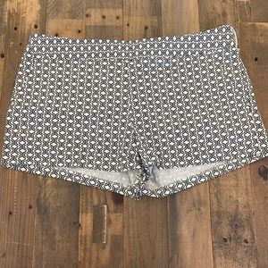 NWT Express Women’s Black and White Dress Shorts Size 8